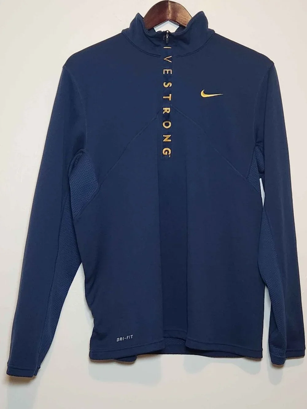 Nike Livestrong  1/4 zip pull over size L
